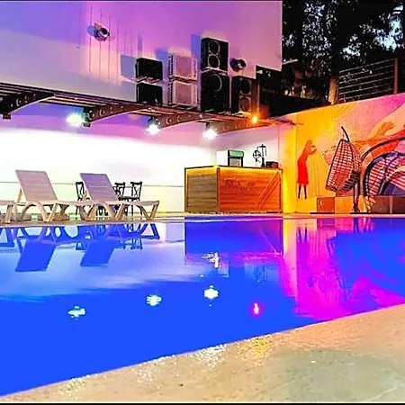 Szálloda Grand Lavin 3*